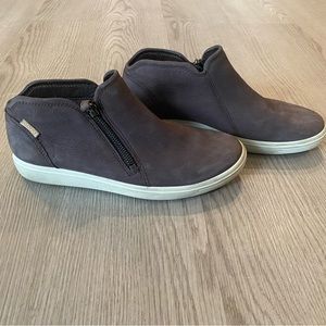 ECCO Suede Sneaker